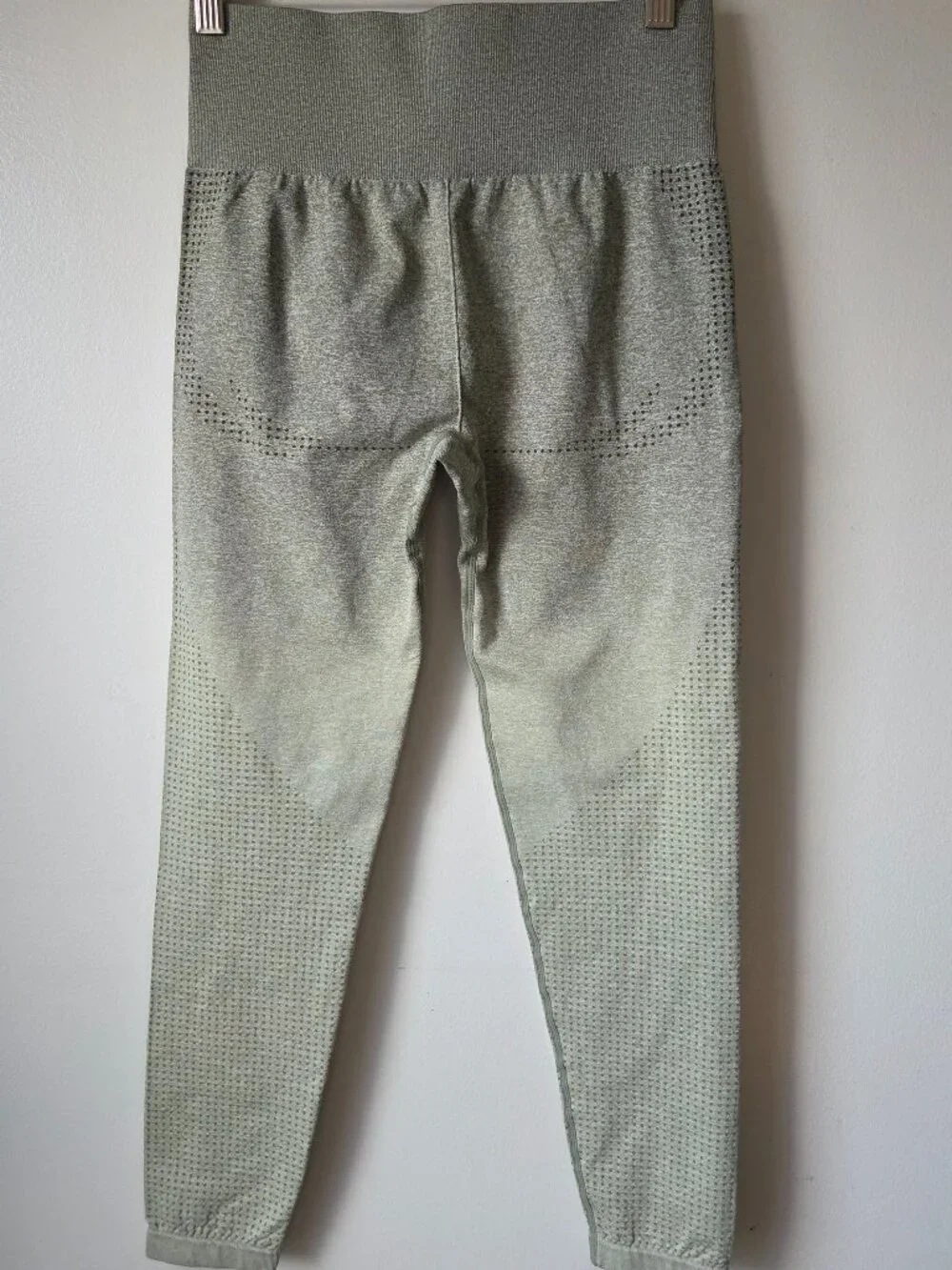 EUC LIKE NEW BUTT LIFTING LEGGINGS WORKOUT SIZE L